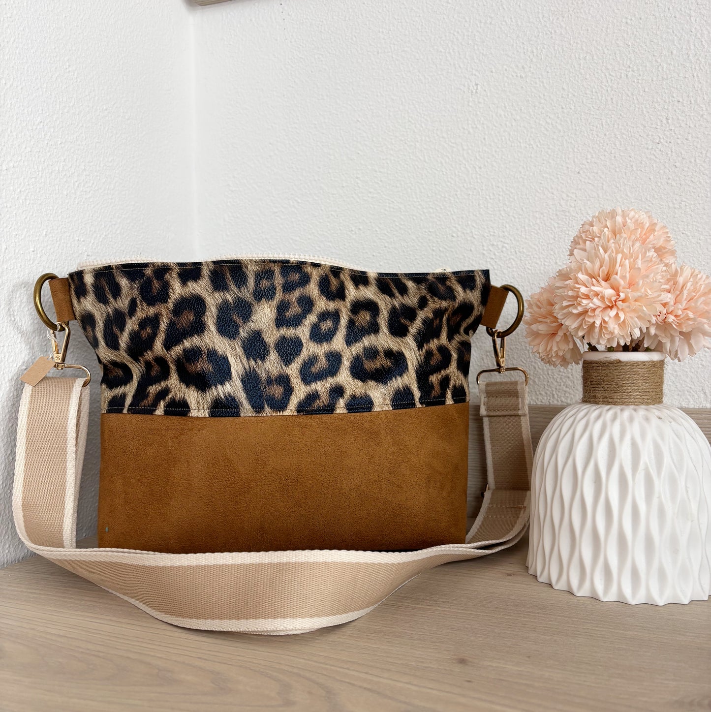 Sac bandoulière cuir vegan bi matière leopard artisanal