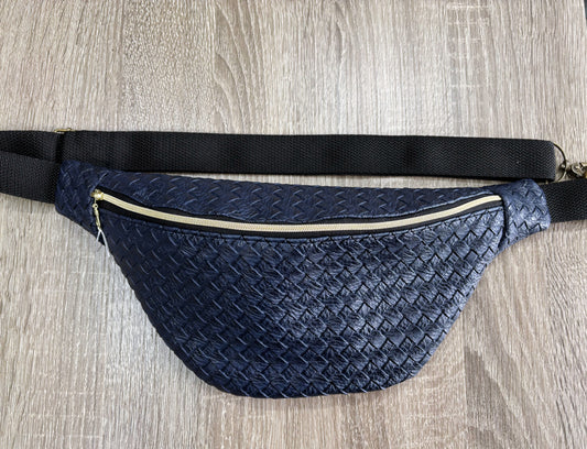 Sac banane en cuir tressé  : l'accessoire tendance et intemporel