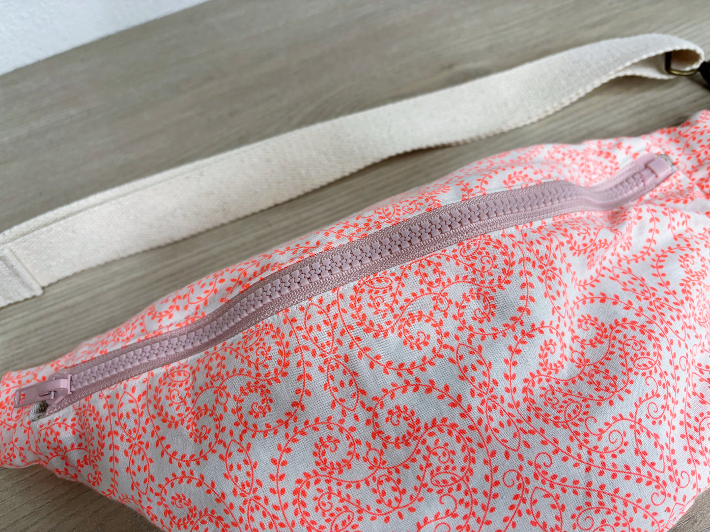 Sac banane en coton  Flashy pink  : tendance et éthique